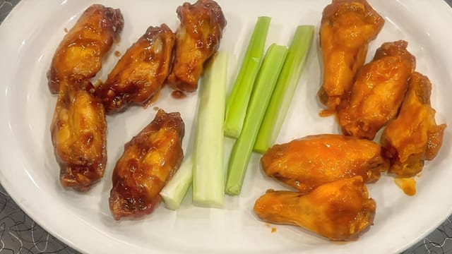 10 Wings (Chicken Wings).